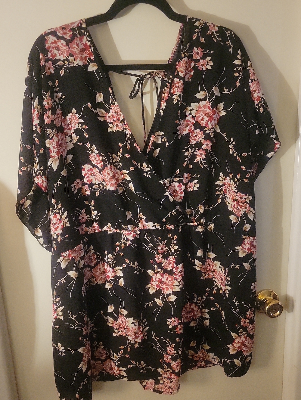 Torrid Floral V-Neck Women's Top in Black and Pink